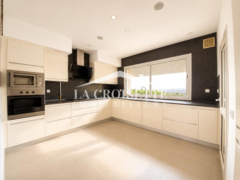 Penthouse meublé S+4 avec piscine et vue sur lac au Lac 2